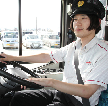 路線バス運転士 藤井 先輩の声 路線バススタート 路線 観光採用の方へ 岐阜バス運転士採用サイト