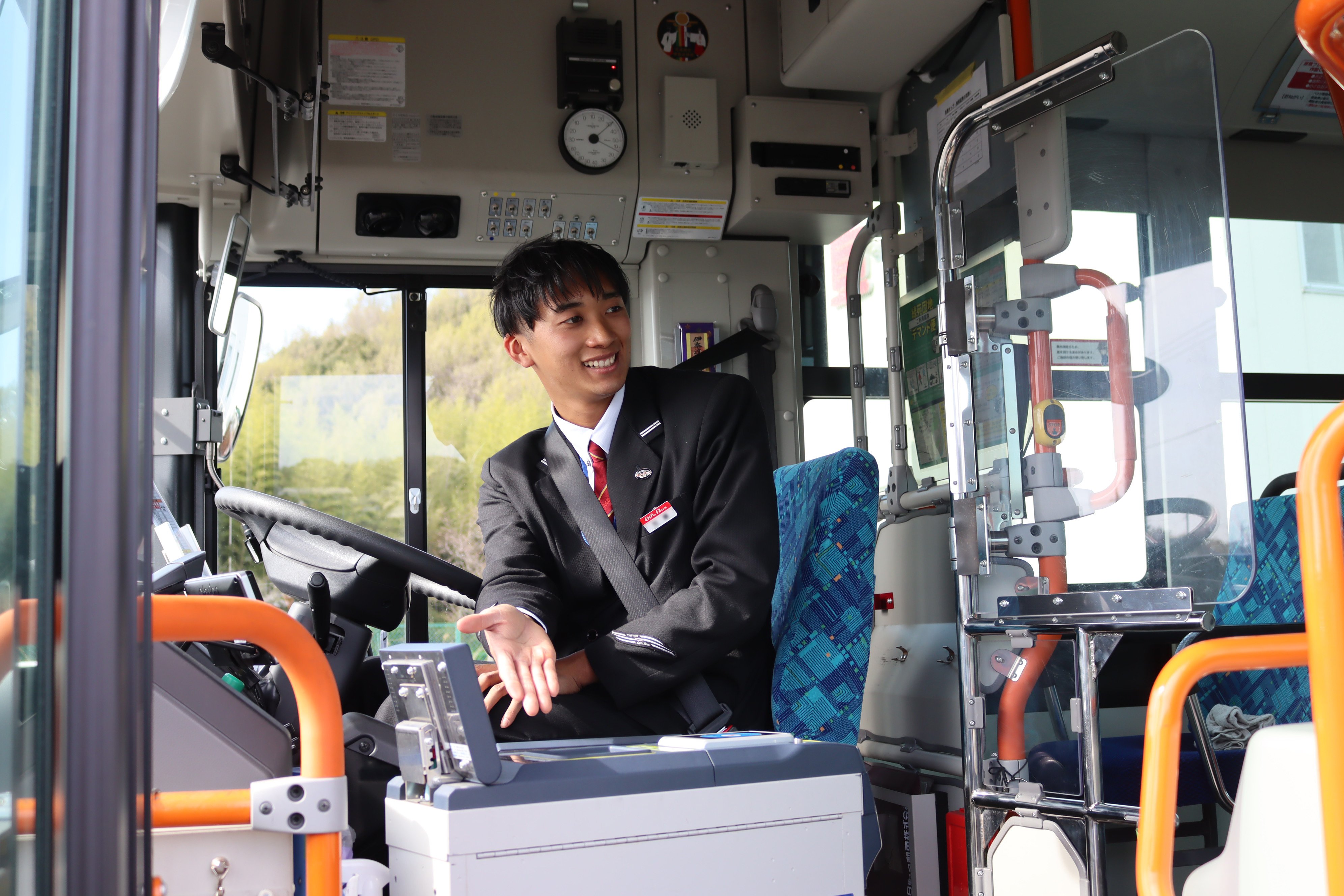 新卒バス運転士1.JPG