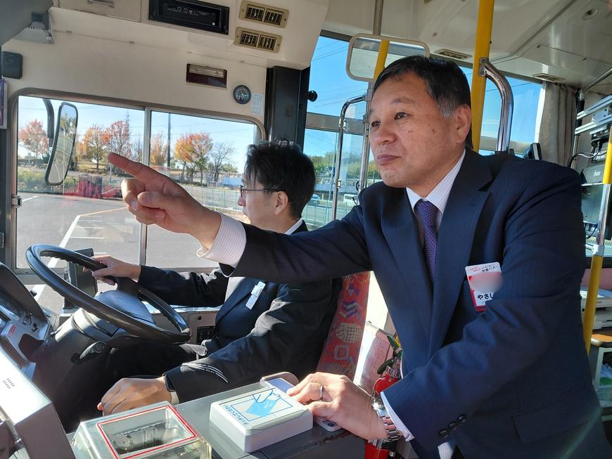 新卒バス運転士2（モザイク）.jpg